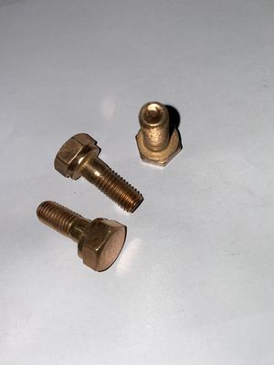 190 Série 12V. 03.53B Partes do motor Cabeça do cilindro Parafuso de escape Componente padrão